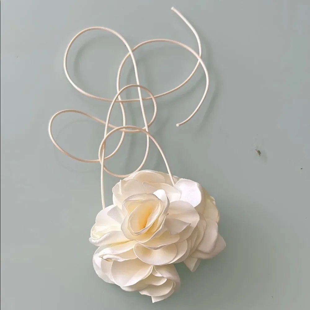 Elegant Floral Necklace A1030